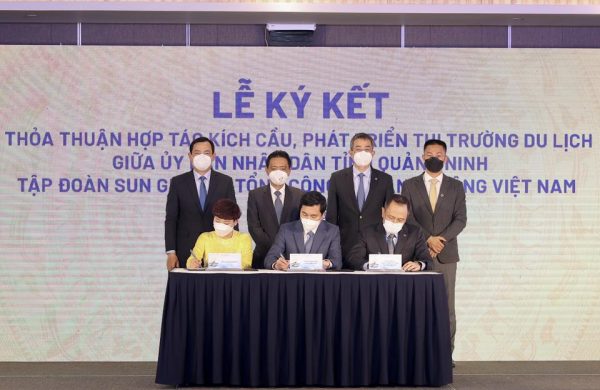 Lễ ký kết giữa Vietnam Airlines và Sun Group
